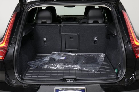 Used 2025 Volvo XC40 B5 Core w/ Protection Package Premier image 11