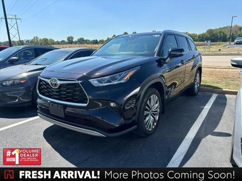 Certified 2022 Toyota Highlander Platinum image 1