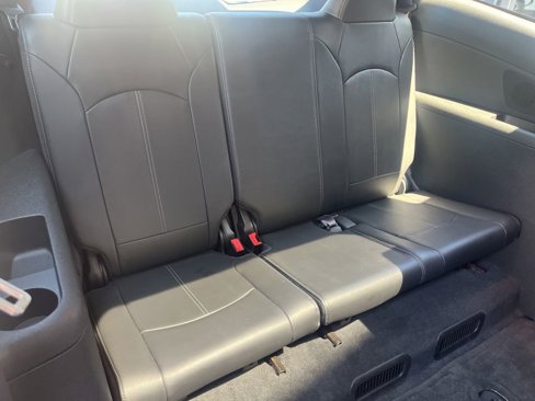 Used 2017 Chevrolet Traverse LT image 35