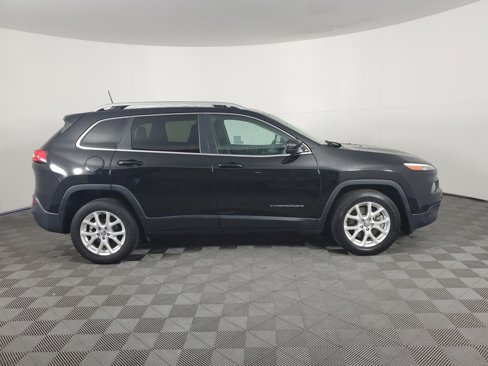 Used 2017 Jeep Cherokee Latitude image 3