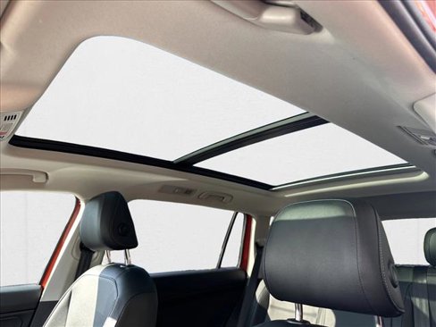 Used 2018 Volkswagen Tiguan SE w/ Panoramic Sunroof Package image 22