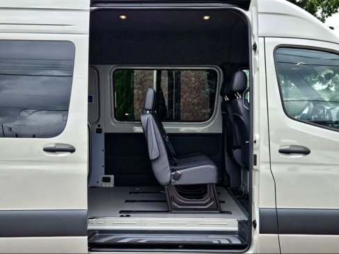 Used 2025 Mercedes-Benz Sprinter 2500 image 2