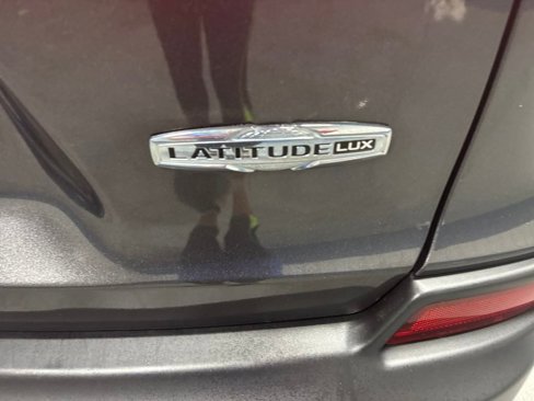Used 2021 Jeep Cherokee Latitude Lux w/ Comfort/Convenience Group image 33