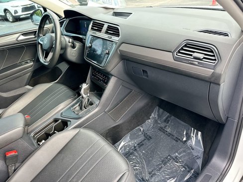 Used 2023 Volkswagen Tiguan SE image 27