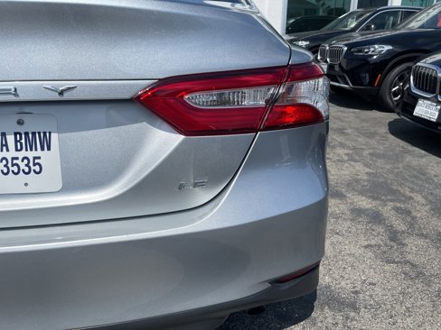 Used 2020 Toyota Camry LE image 10