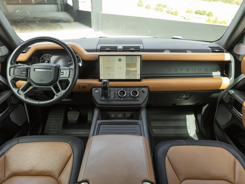 Used 2023 Land Rover Defender 130 X-Dynamic SE image 12