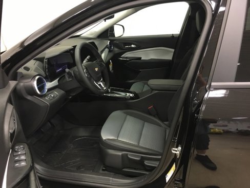 New 2025 Chevrolet Trax LT w/ Driver Confidence Package image 17