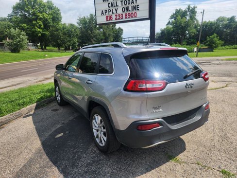 Used 2017 Jeep Cherokee Limited image 5