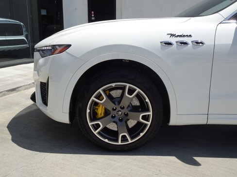 Used 2022 Maserati Levante Modena image 8