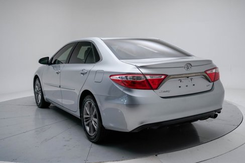 Used 2016 Toyota Camry SE image 3