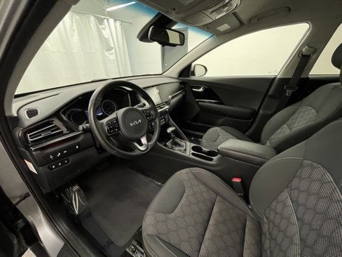 Used 2022 Kia Niro LXS image 10