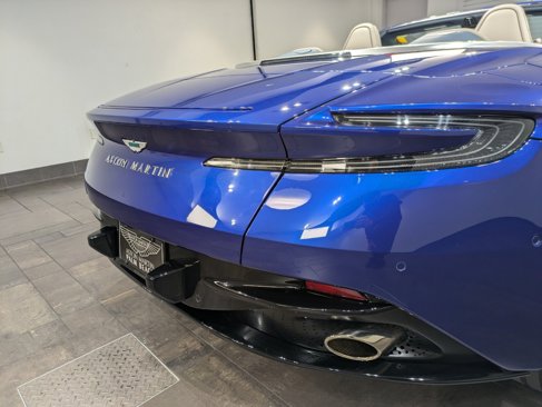 Used 2024 Aston Martin DB12 Convertible image 8