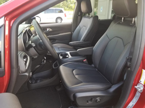 New 2025 Chrysler Pacifica Select image 9