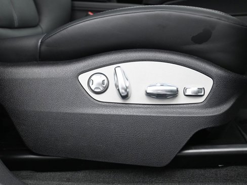 Certified 2025 Porsche Macan image 15