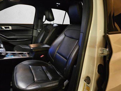 Used 2020 Ford Explorer XLT w/ Equipment Group 202A image 17