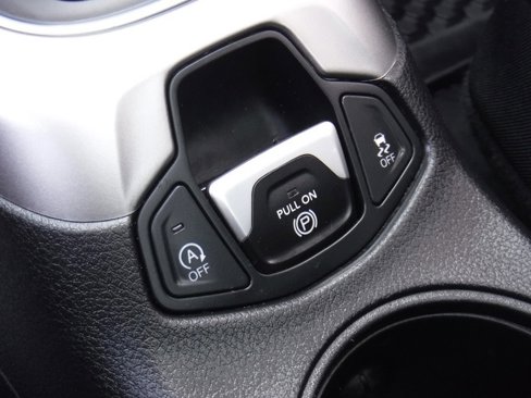 Certified 2019 Jeep Compass Latitude w/ Cold Weather Group image 20