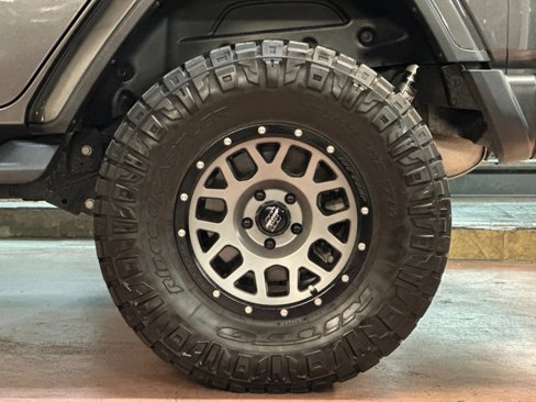 Used 2018 Jeep Wrangler Unlimited Sahara image 24