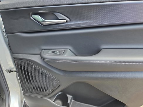 New 2025 Jeep Grand Cherokee L Laredo image 38