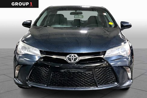 Used 2017 Toyota Camry SE image 3