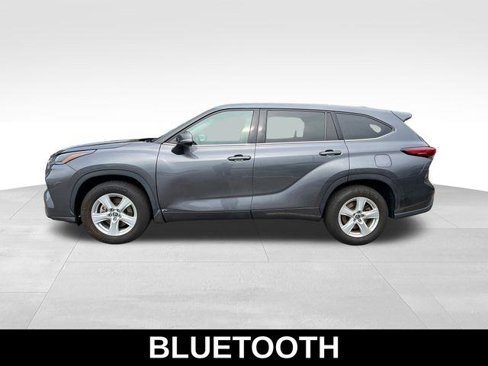 Used 2021 Toyota Highlander L image 3