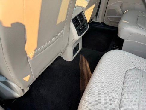 Used 2022 Volkswagen Atlas SEL Premium image 28