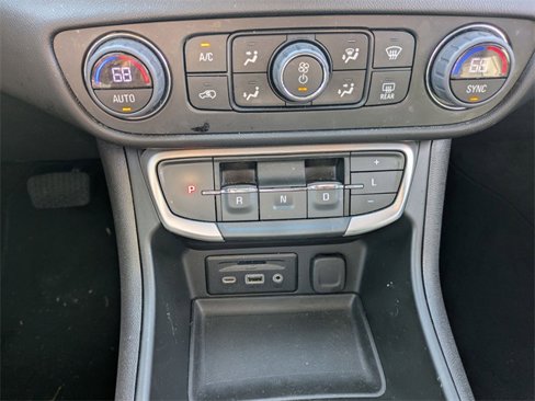 Used 2024 GMC Terrain SLT image 21