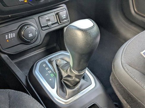Used 2023 Jeep Renegade Latitude image 11