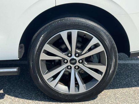 Used 2020 Ford Expedition Limited w/ Equipment Group 302A image 9