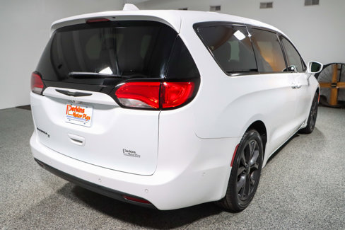 Used 2019 Chrysler Pacifica Touring Plus w/ Advanced Safetytec Group image 7