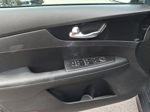 Used 2023 Kia Forte GT-Line image 12