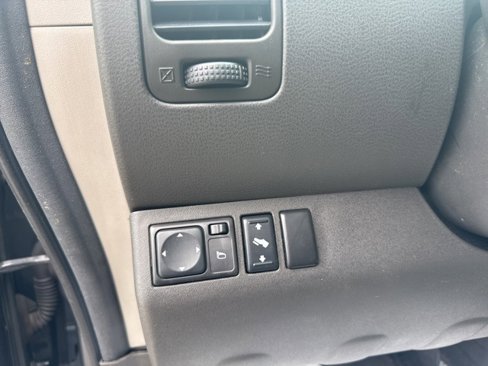 Used 2010 Nissan Pathfinder SE w/ SE Premium Journey Pkg image 16
