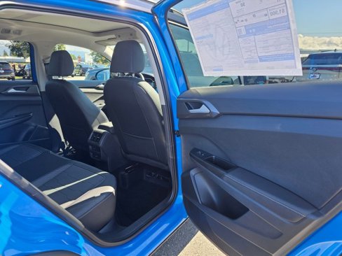 New 2025 Volkswagen Taos SE image 14