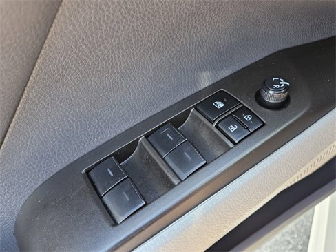 Used 2023 Toyota Camry SE image 12