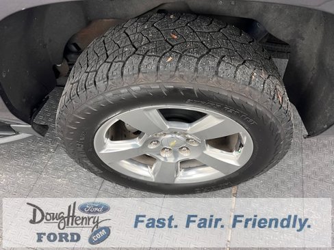 Used 2017 Chevrolet Suburban LT image 21