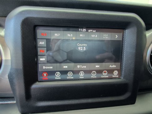 Certified 2020 Jeep Wrangler Unlimited Sahara image 22