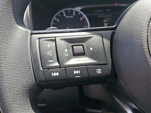 Used 2023 Nissan Rogue SV image 21