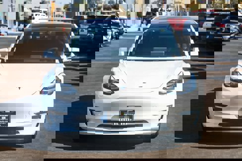 Used 2019 Tesla Model 3 Standard Range image 2