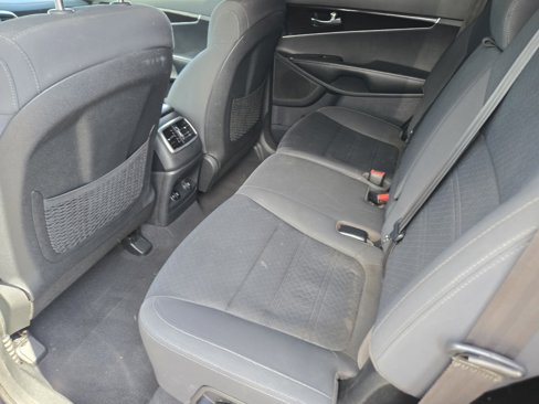 Used 2019 Kia Sorento S image 15