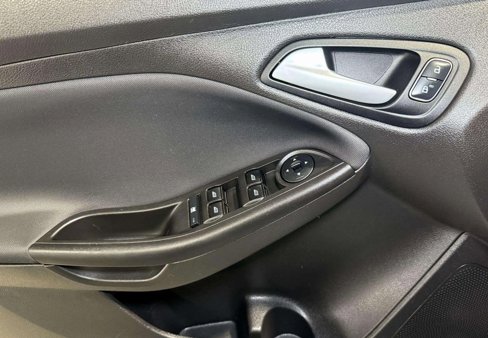Used 2017 Ford Focus SE image 8
