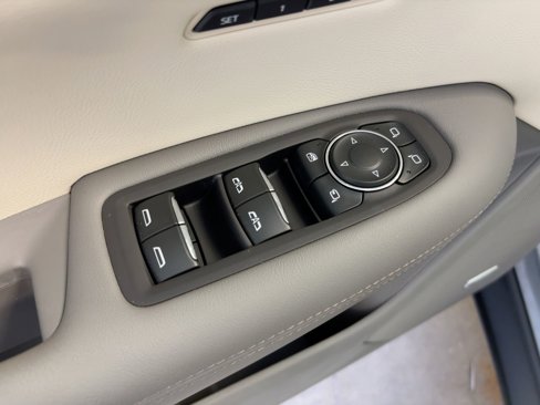 Used 2022 Cadillac XT5 Premium Luxury w/ Technology Package image 12