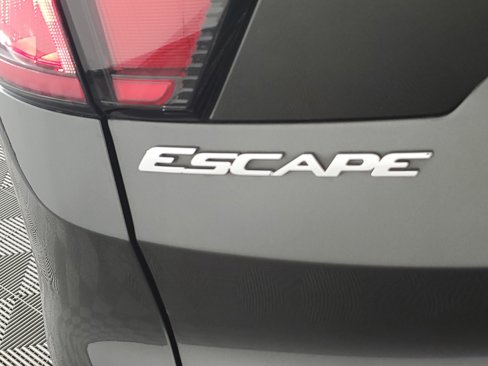 Used 2018 Ford Escape S image 30