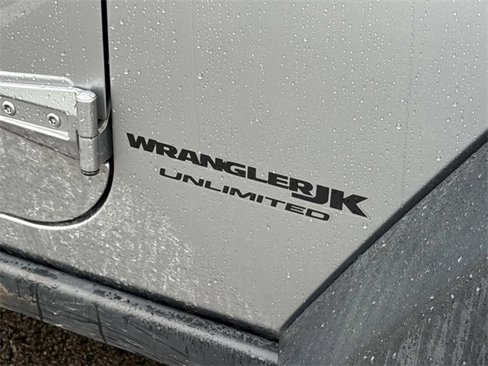 Used 2018 Jeep Wrangler Unlimited Rubicon w/ Connectivity Group image 10