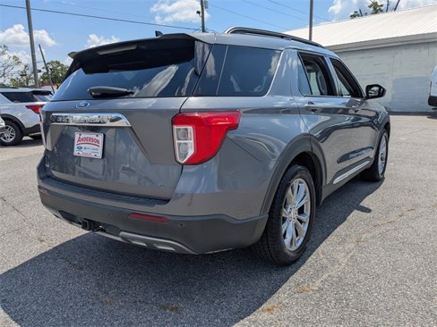 Used 2022 Ford Explorer XLT w/ Equipment Group 202A image 4