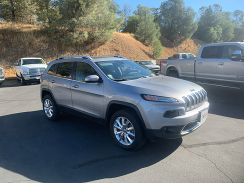 Used 2016 Jeep Cherokee Limited w/ Luxury Group image 3