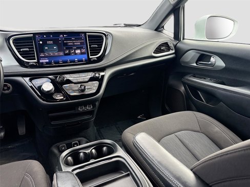 Used 2021 Chrysler Pacifica Touring w/ S Appearance Package image 25