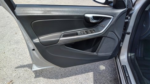 Used 2015 Volvo V60 T5 Premier w/ Convenience Package image 9