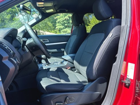 Used 2018 Ford Explorer XLT w/ Equipment Group 201A image 13