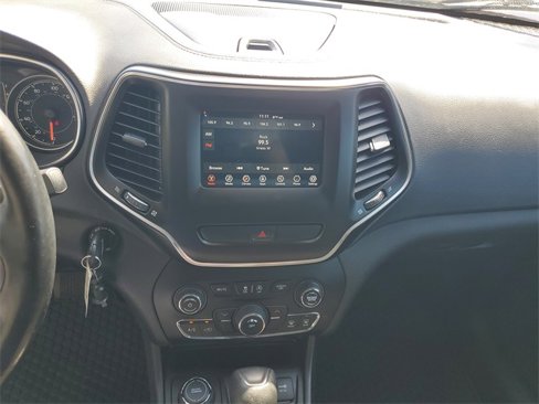 Used 2019 Jeep Cherokee Latitude w/ Cold Weather Group image 23
