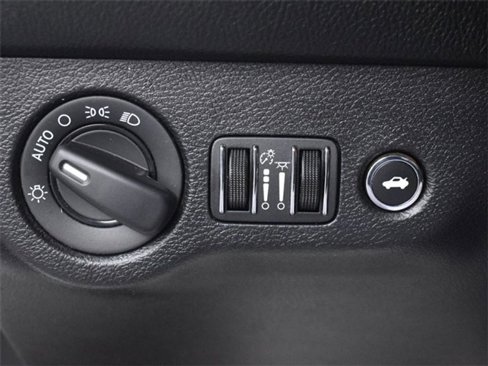 Used 2019 Dodge Challenger SXT image 17