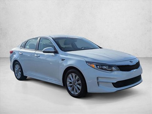 Used 2018 Kia Optima LX w/ 17" Alloy Wheels Package image 3